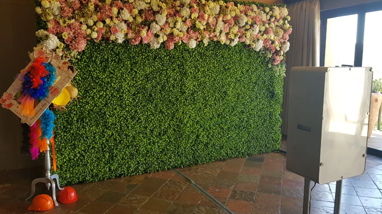 Photo Booth or Photographer: Which Does Your Event Need?