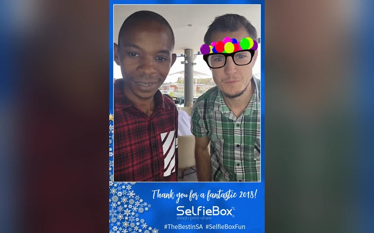 GIFs and Boomerangs at the SelfieBox Year-End 2018