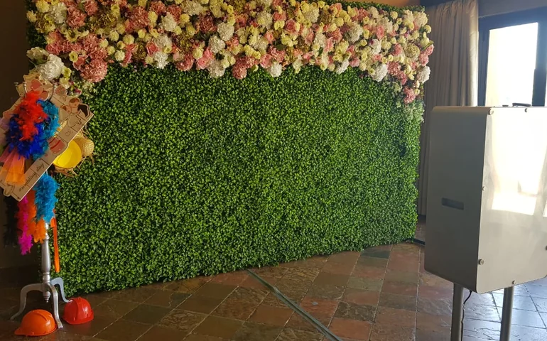 Photo Booth or Photographer: Which Does Your Event Need?