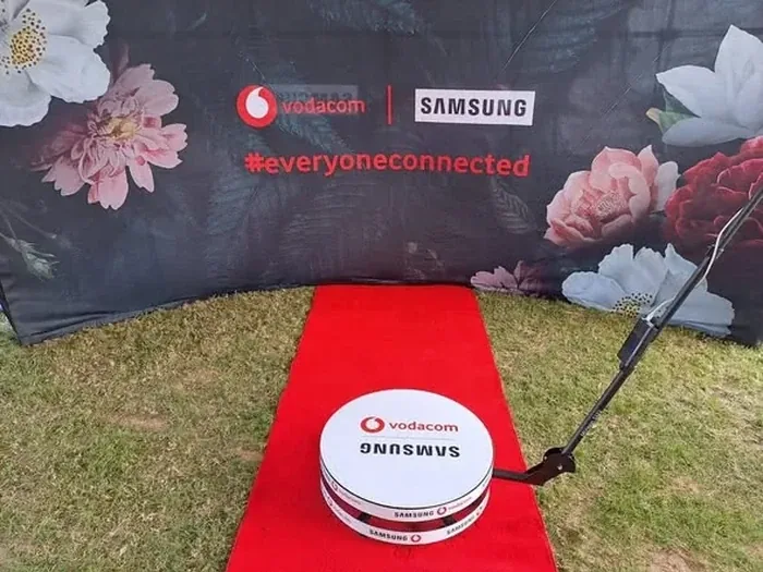 Vodacom and Samsung co-lab 360 spin video booth by SelfieBox in Gauteng
